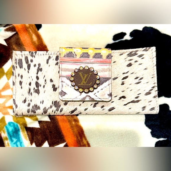 Keep It Gypsy Handbags - NWT Keep It Gypsy Gray Cowhide & Desert Aztec Leather Walket